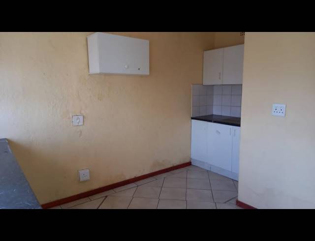 BUSINESS FOR SALE IN GOODWOOD CENTRAL